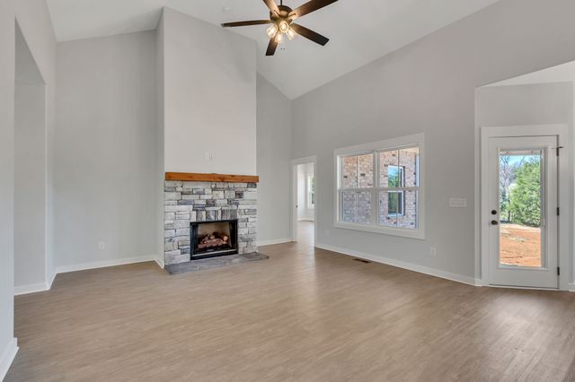 198 Creekside Dr, Lewisburg, TN 37091