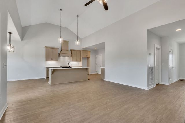 198 Creekside Dr, Lewisburg, TN 37091