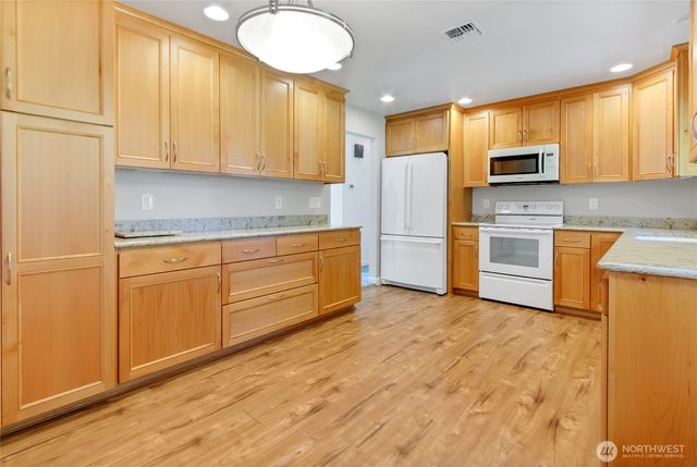 32226 39th Avenue S, Federal Way, WA 98001