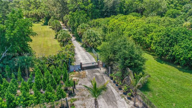 2587 E Rd, Loxahatchee, FL 33470