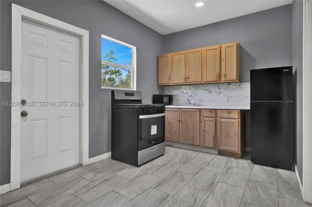 2587 E Rd, Loxahatchee, FL 33470
