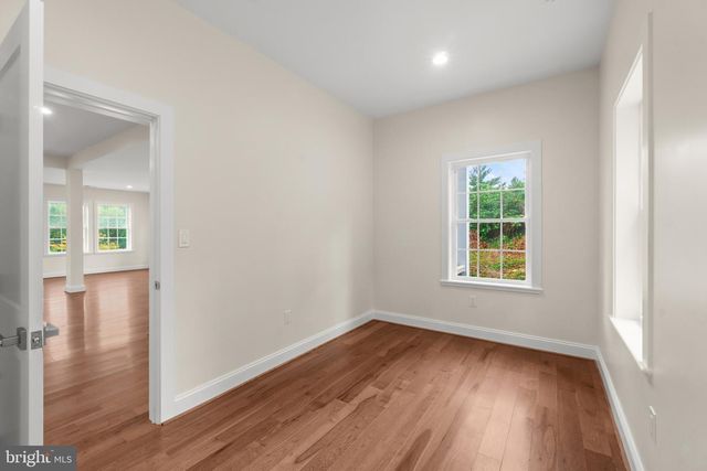 9300 OLD GEORGETOWN RD, Bethesda, MD 20814
