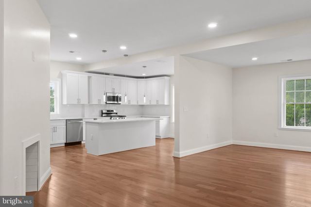 9300 OLD GEORGETOWN RD, Bethesda, MD 20814