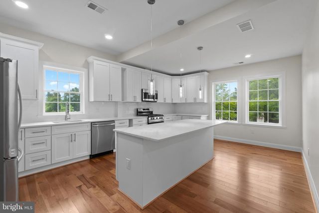 9300 OLD GEORGETOWN RD, Bethesda, MD 20814