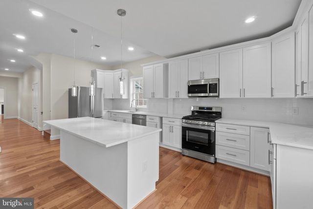 9300 OLD GEORGETOWN RD, Bethesda, MD 20814