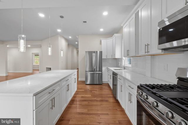9300 OLD GEORGETOWN RD, Bethesda, MD 20814