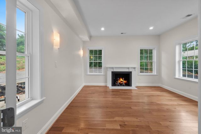 9300 OLD GEORGETOWN RD, Bethesda, MD 20814