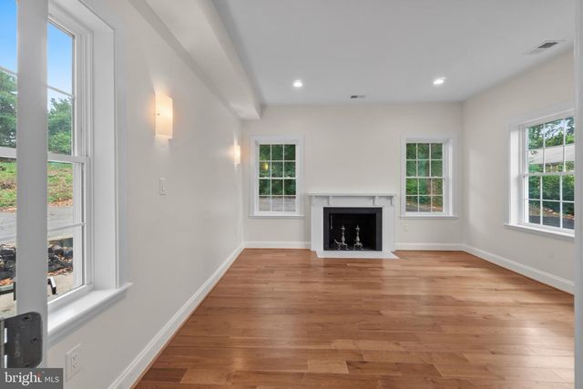9300 OLD GEORGETOWN RD, Bethesda, MD 20814