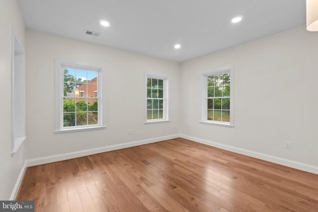 9300 OLD GEORGETOWN RD, Bethesda, MD 20814