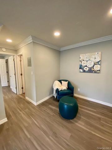 317 Brook Avenue 317-1b, Bay Shore, NY 11706