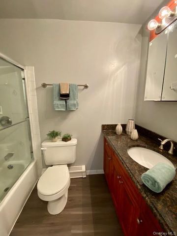 317 Brook Avenue 317-1b, Bay Shore, NY 11706