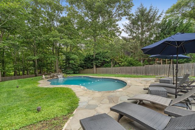 10 7th Street, East Hampton, NY 11937