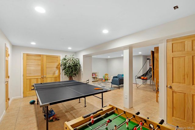 10 7th Street, East Hampton, NY 11937