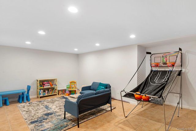 10 7th Street, East Hampton, NY 11937