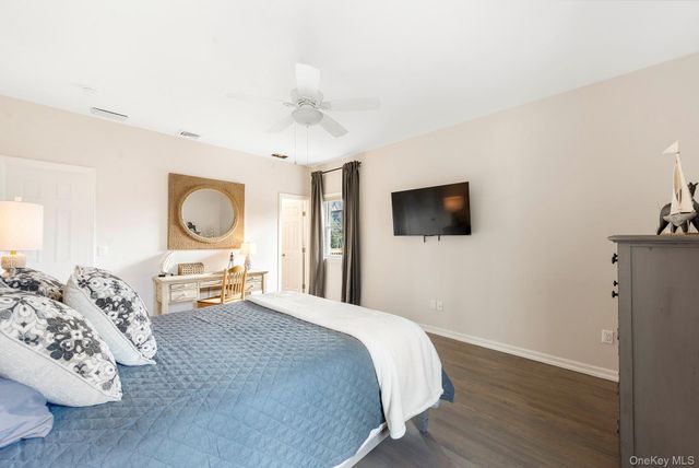 10 7th Street, East Hampton, NY 11937
