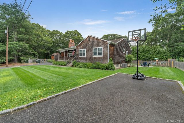 10 7th Street, East Hampton, NY 11937