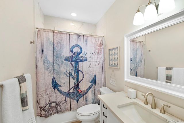 10 7th Street, East Hampton, NY 11937