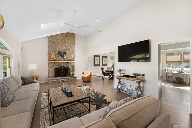 10 7th Street, East Hampton, NY 11937