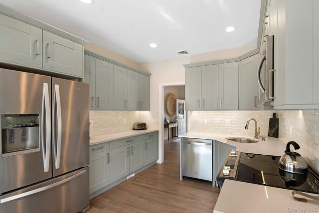 10 7th Street, East Hampton, NY 11937