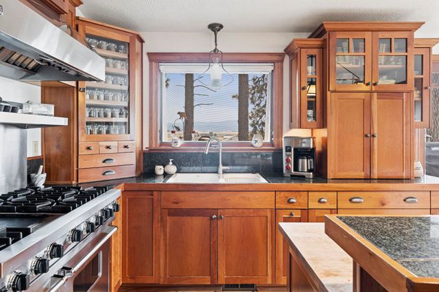 12504 N Fairview Rd, Mead, WA 99021