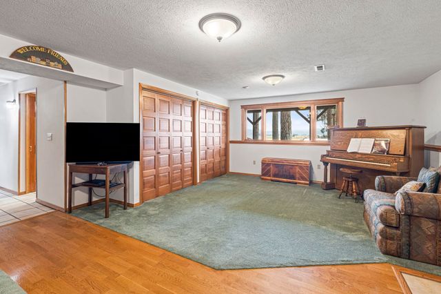 12504 N Fairview Rd, Mead, WA 99021