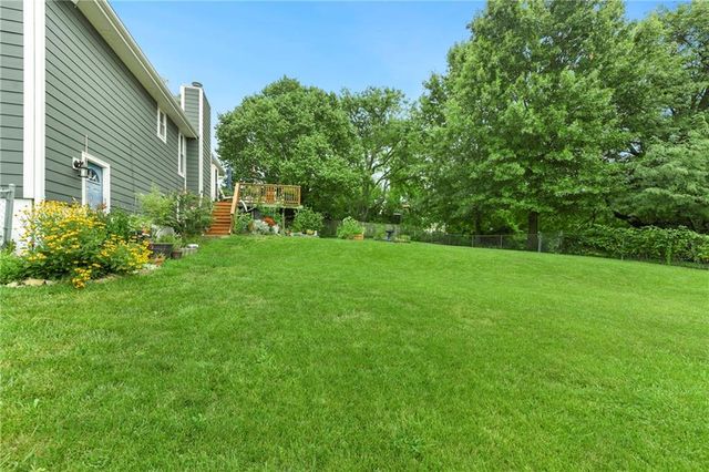906 Fairview Circle, Pleasant Hill, MO 64080