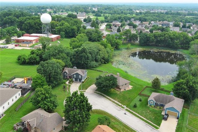 906 Fairview Circle, Pleasant Hill, MO 64080