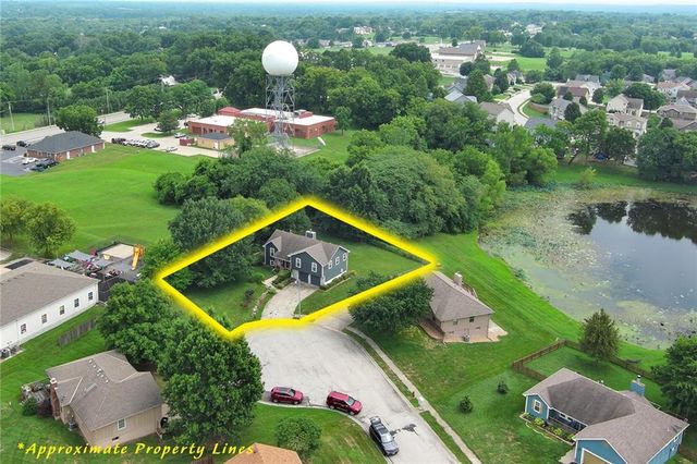 906 Fairview Circle, Pleasant Hill, MO 64080