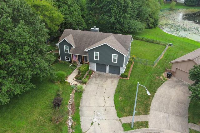 906 Fairview Circle, Pleasant Hill, MO 64080
