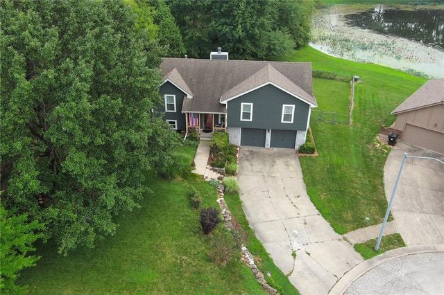 906 Fairview Circle, Pleasant Hill, MO 64080