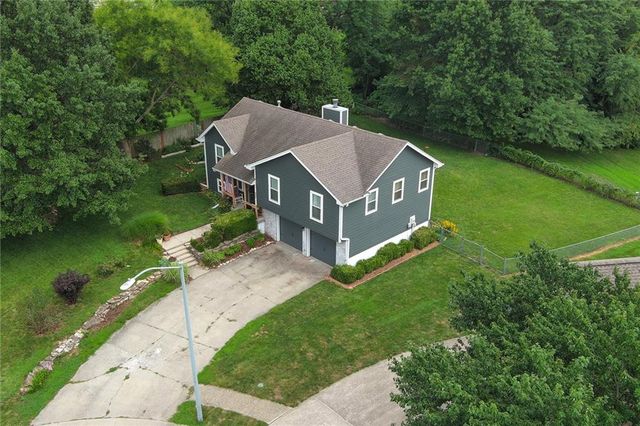 906 Fairview Circle, Pleasant Hill, MO 64080