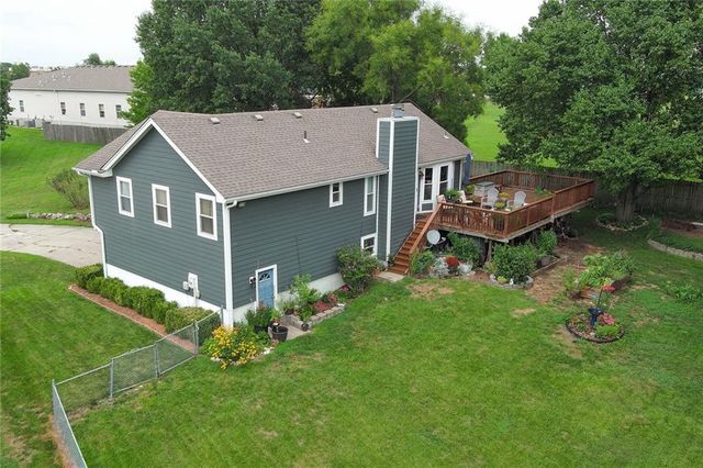 906 Fairview Circle, Pleasant Hill, MO 64080