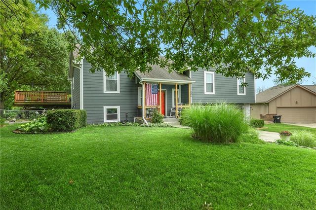 906 Fairview Circle, Pleasant Hill, MO 64080