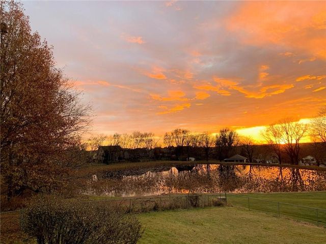 906 Fairview Circle, Pleasant Hill, MO 64080