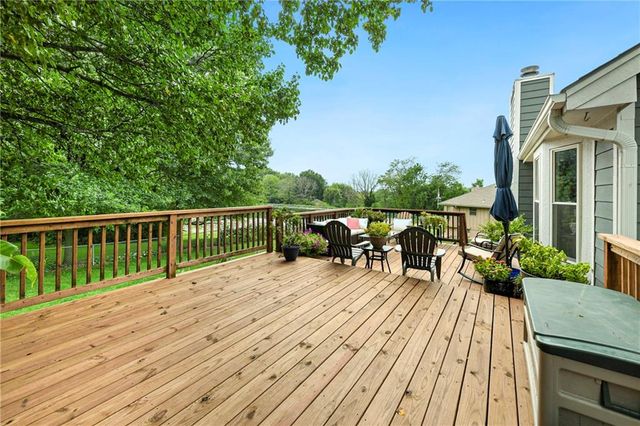 906 Fairview Circle, Pleasant Hill, MO 64080