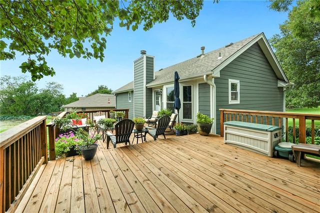 906 Fairview Circle, Pleasant Hill, MO 64080