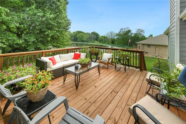 906 Fairview Circle, Pleasant Hill, MO 64080