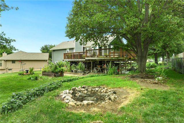 906 Fairview Circle, Pleasant Hill, MO 64080