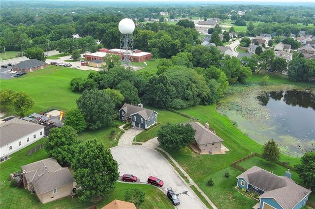 906 Fairview Circle, Pleasant Hill, MO 64080