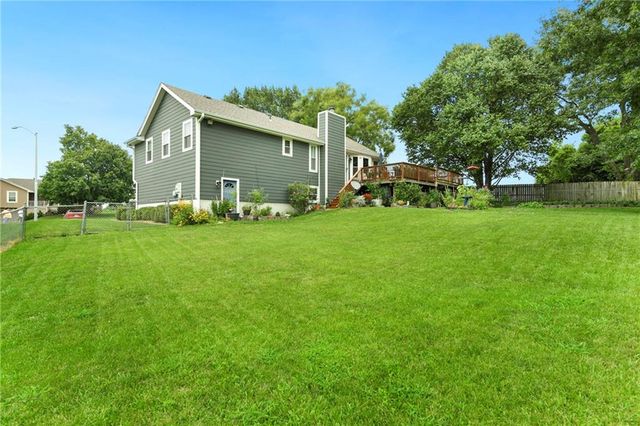 906 Fairview Circle, Pleasant Hill, MO 64080
