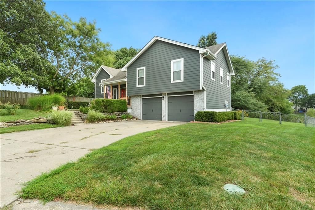 906 Fairview Circle, Pleasant Hill, MO 64080