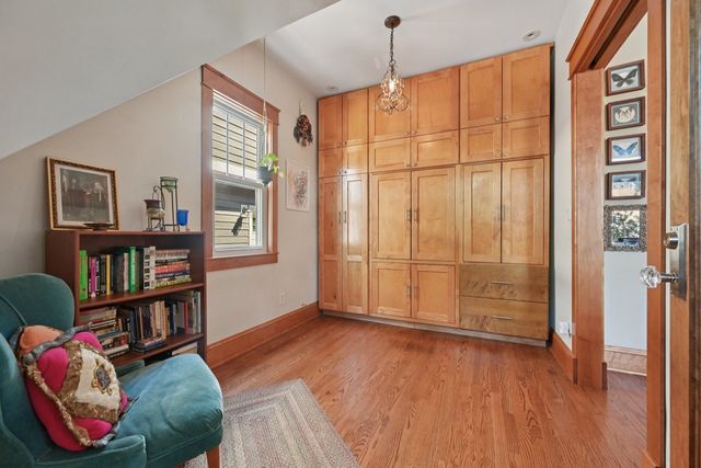 4515 N Karlov Avenue, Chicago, IL 60630
