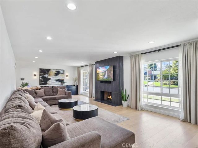 1143 Greenfield Street, Thousand Oaks, CA 91360