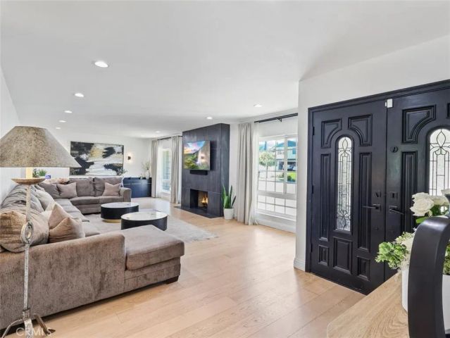 1143 Greenfield Street, Thousand Oaks, CA 91360