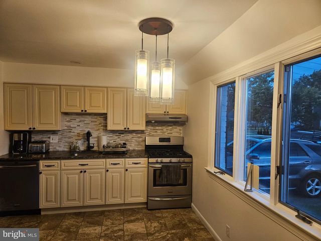 33 MAC KNIGHT DR, Pine Hill, NJ 08021