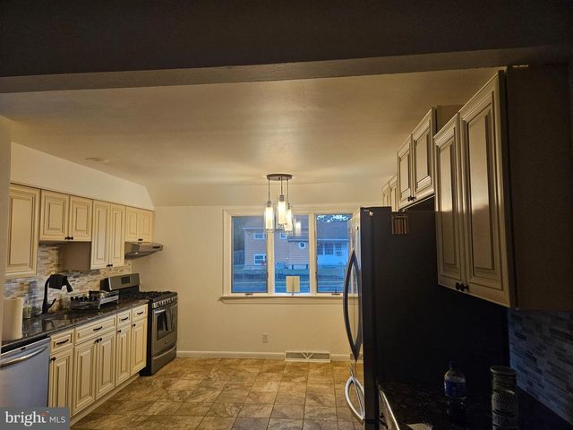 33 MAC KNIGHT DR, Pine Hill, NJ 08021