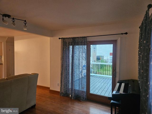 33 MAC KNIGHT DR, Pine Hill, NJ 08021