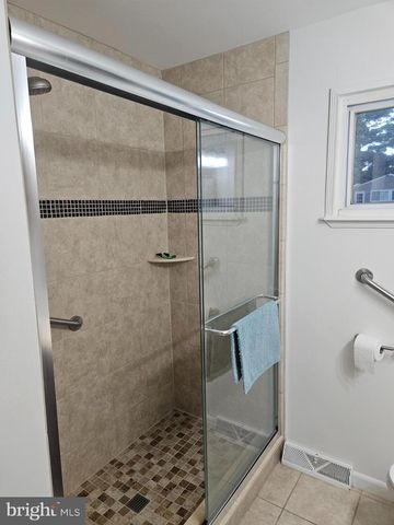 33 MAC KNIGHT DR, Pine Hill, NJ 08021