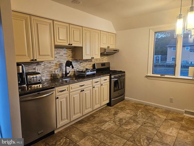 33 MAC KNIGHT DR, Pine Hill, NJ 08021