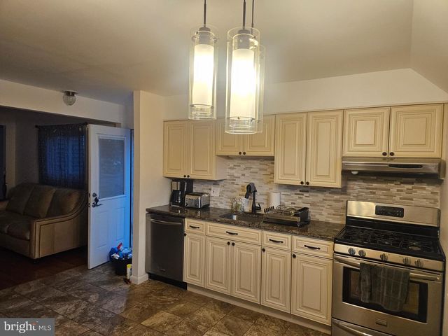 33 MAC KNIGHT DR, Pine Hill, NJ 08021